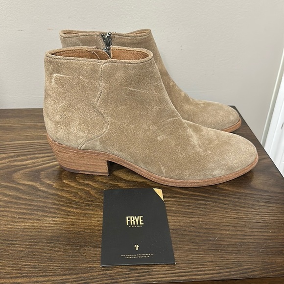 NEW Frye Carson Piping Bootie Beige - Picture 1 of 9